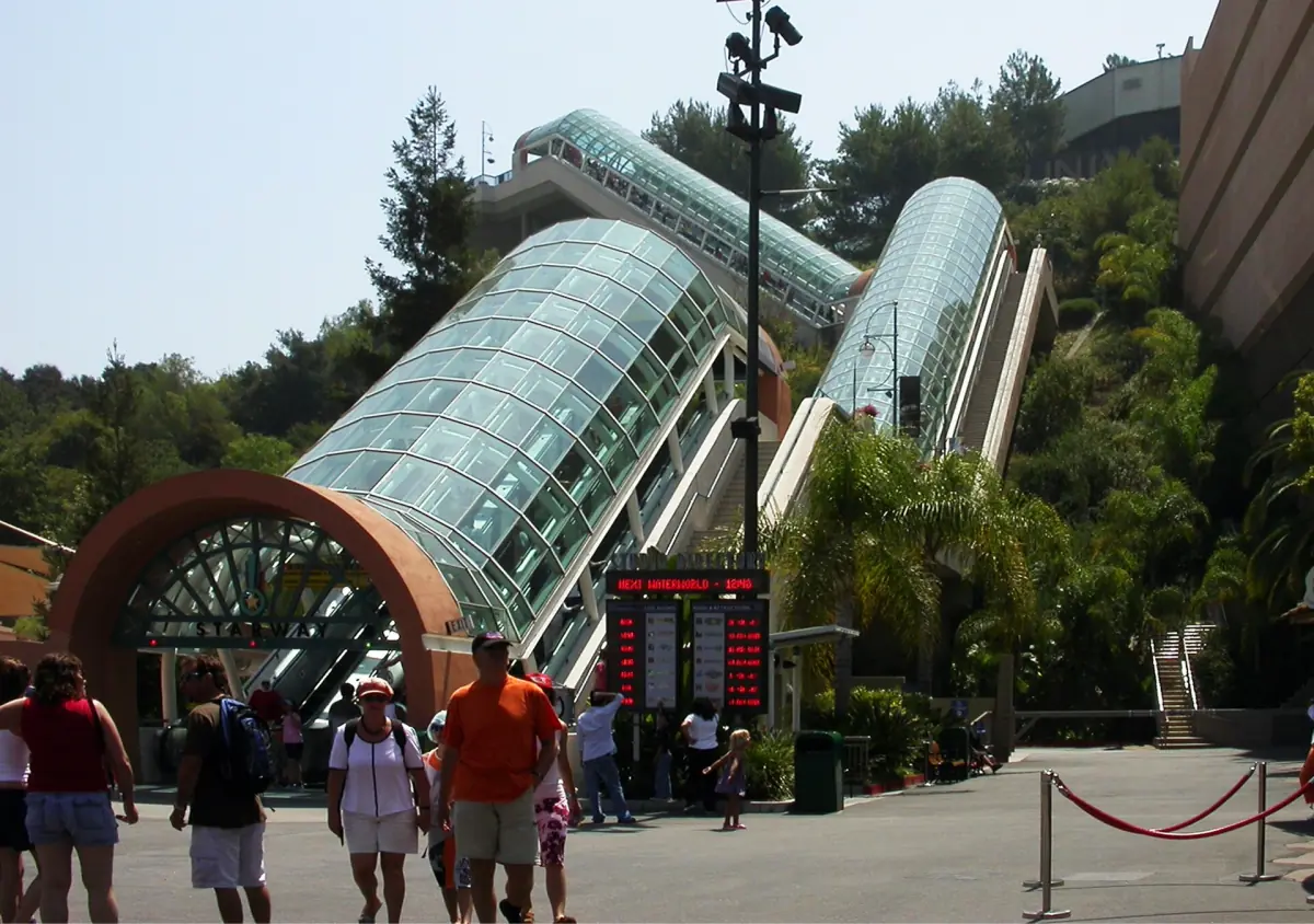 Escalators between the upper and lower lots